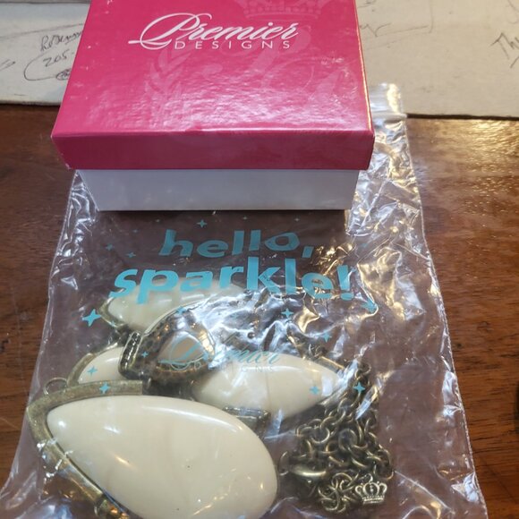 20" STONED NECKLACE ,VERY BEAUTIFUL BY PREMIER DESIGNS - Picture 2 of 2